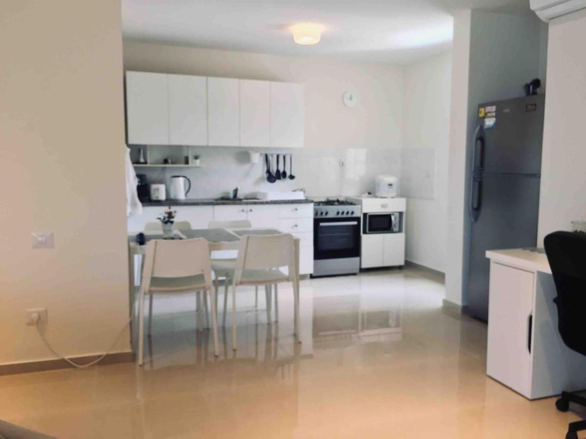 2 Bdr Nitza Appartment With Balkony เนทันยา ภายนอก รูปภาพ